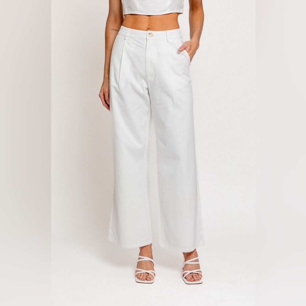 NWT Classic Pleated linen feel Wide Leg Pants in White